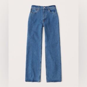 Abercrombie Curve Love 90s Ultra High Rise Relaxed Jean in a Medium Wash - 28L